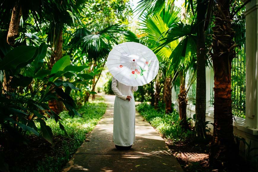 The Timeless Elegance of the áo dài: A Journey Through Vietnamese History and Culture